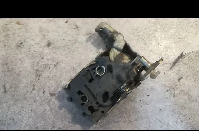 Serrure porte avd Peugeot 405 I (15B) 1.9 diesel (1988-1992) occasion