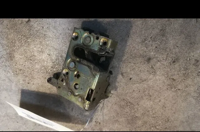 Serrure porte avd Peugeot 405 I (15B) 1.9 diesel (1988-1992) occasion