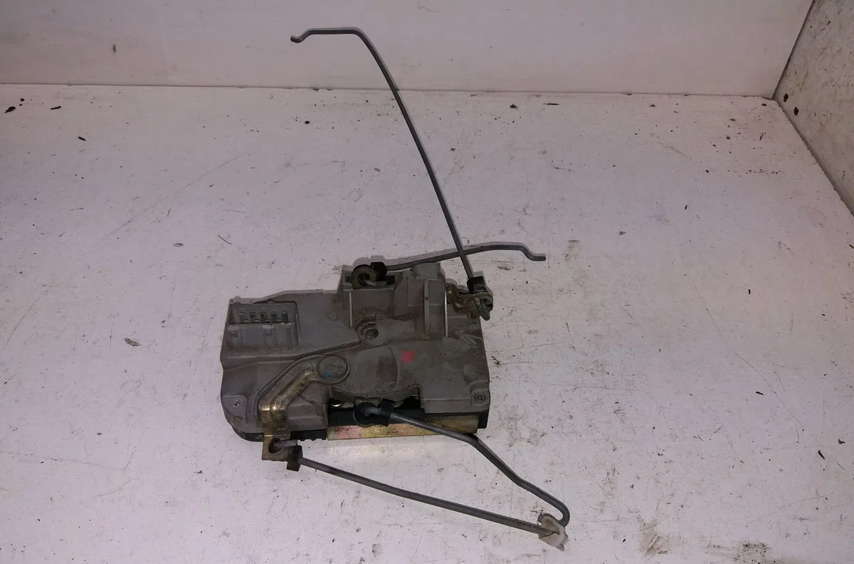 Serrure porte avd Peugeot 406 (8B) 2.0 hdi 90 (1999-2004) occasion