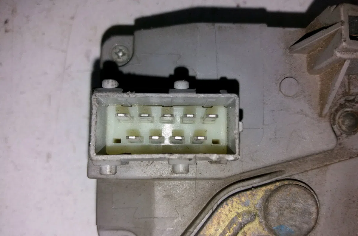 Serrure porte avd Peugeot 406 (8B) 2.0 hdi 90 (1999-2004) occasion