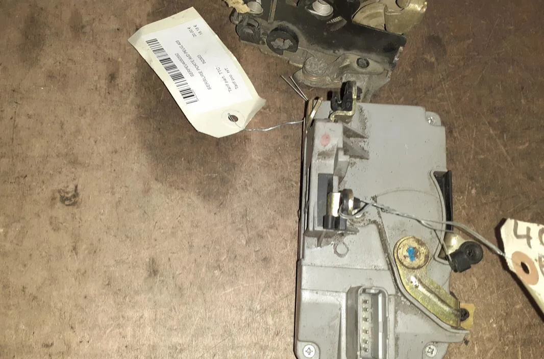 Serrure porte avd Peugeot 406 Break (8E-F) 2.0 hdi 110 (1999-2004) 5 portes occasion