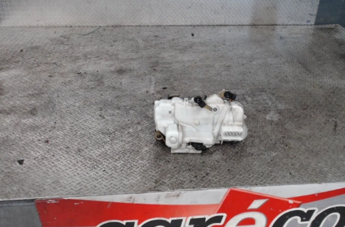 Serrure porte avd Peugeot 406 Coupé (8C) 2.0 16v (1997-2004) 2 portes occasion