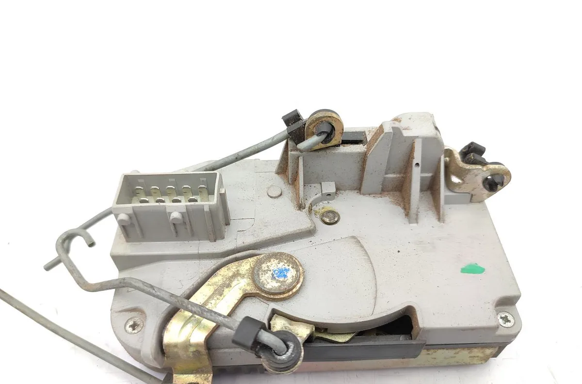 Serrure porte avd PEUGEOT 406 PHASE 1 BREAK occasion