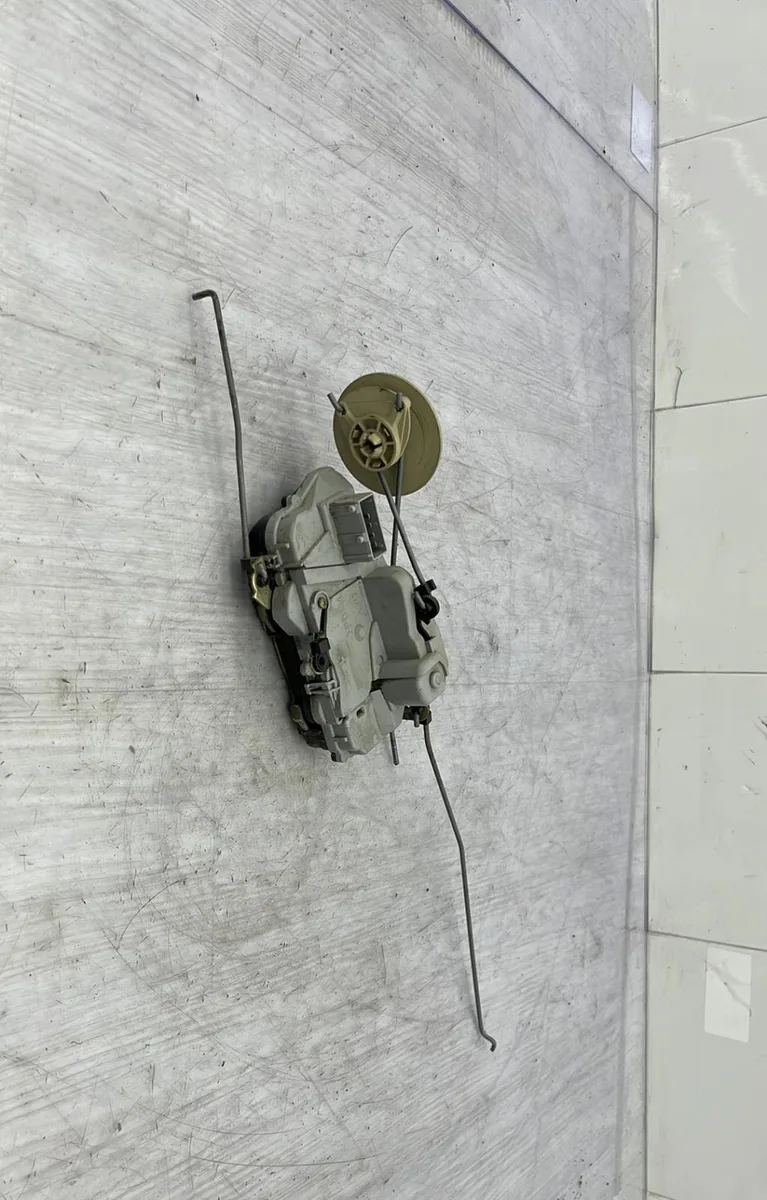 Serrure porte avd PEUGEOT 406 PHASE 1 occasion