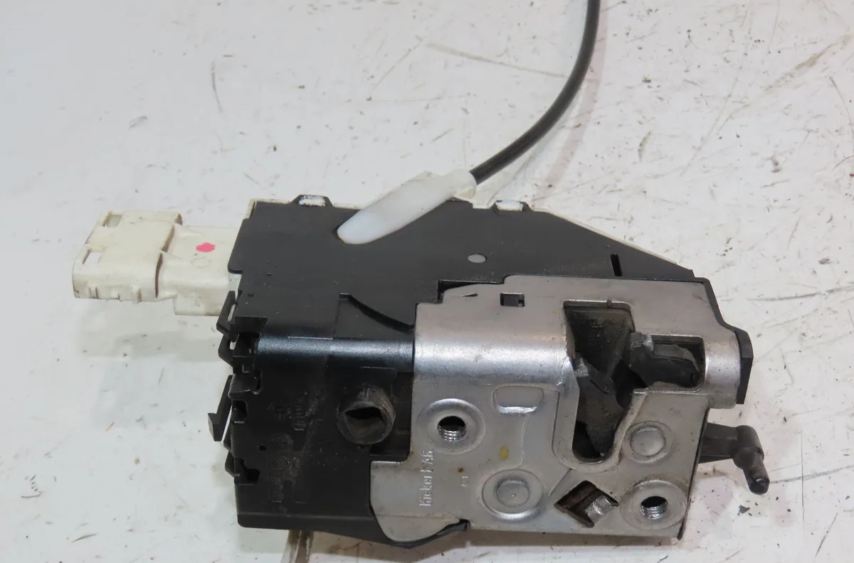 Serrure porte avd Peugeot 407 SW (6E_) 2.0 hdi 135 (2004-2010) occasion