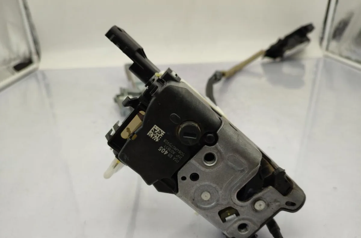 Serrure porte avd PEUGEOT PARTNER 2 PHASE 2 occasion