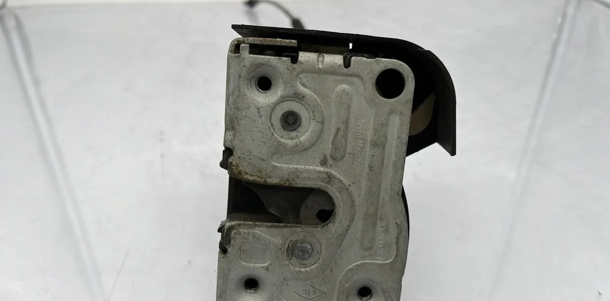 Serrure porte avd RENAULT CLIO 2 PHASE 2 occasion