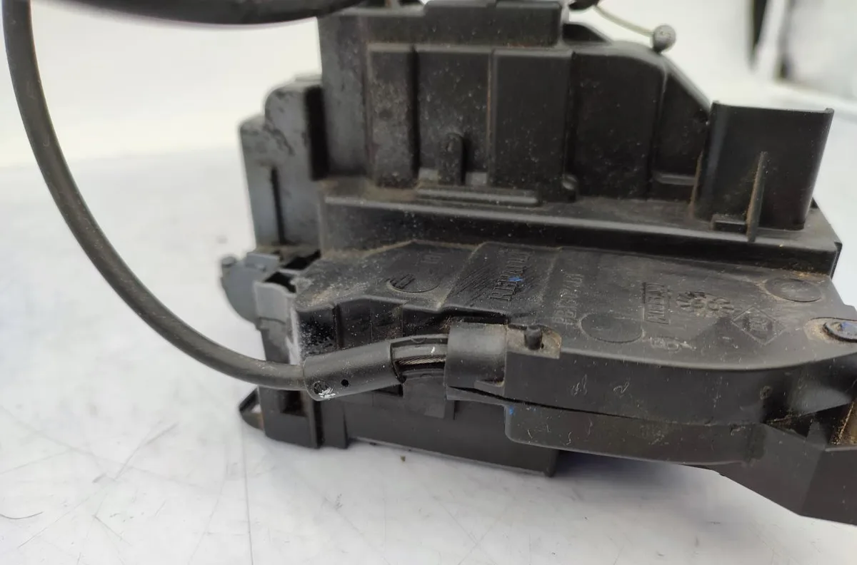 Serrure porte avd RENAULT CLIO 3 PHASE 1 BREAK occasion