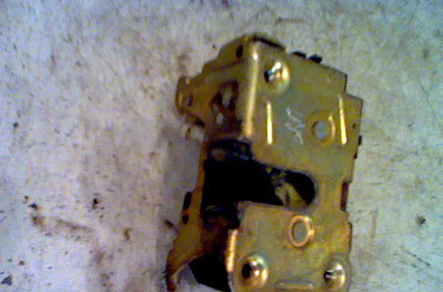 Serrure porte avd RENAULT CLIO I 1995 occasion
