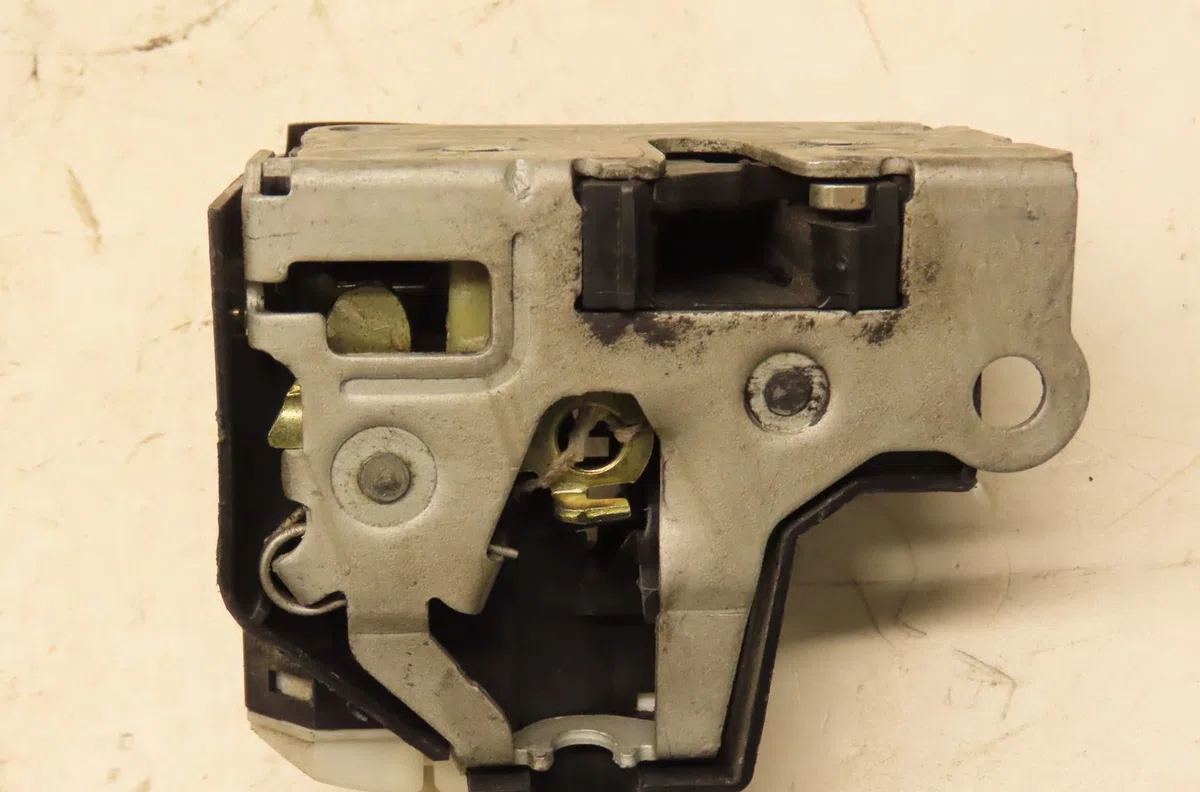 Serrure porte avd Renault CLIO II (BB_, CB_) 1.2 (bb0a, bb0f, bb10, bb1k, bb28, bb2d, bb2h, cb0a,... (1998-2010) 5 porte