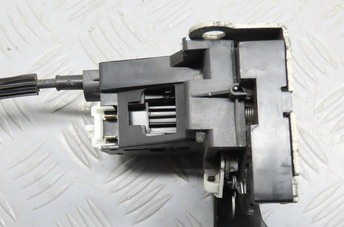 Serrure porte avd Renault CLIO II (BB_, CB_) 1.5 dci (bb3n, cb3n) (2007-2009) occasion