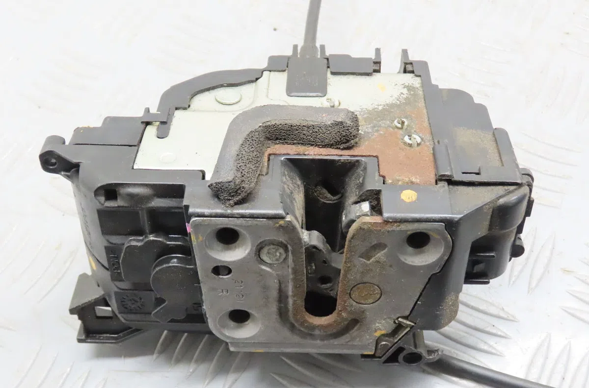 Serrure porte avd Renault CLIO III (BR0-1, CR0-1) 1.2 16v (br02, br0j, br11, cr02, cr0j, cr11) (2005-2014) 5 portes occa