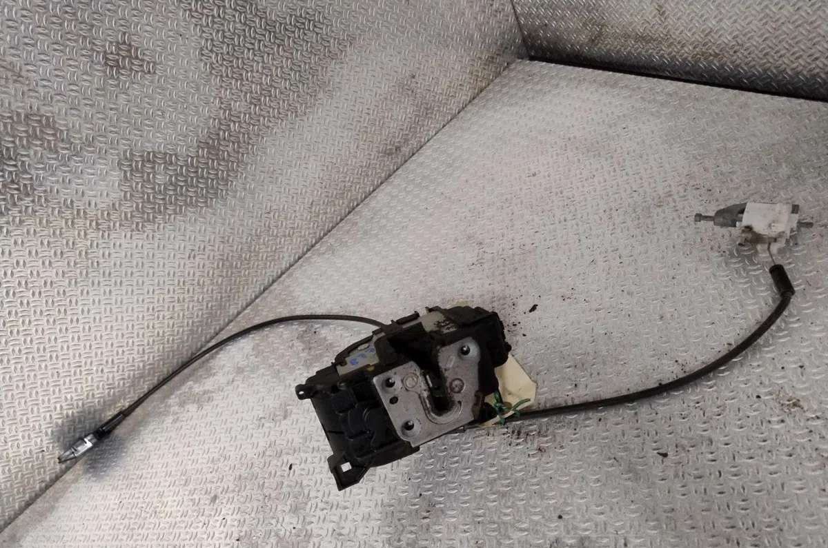 Serrure porte avd Renault CLIO III (BR0-1, CR0-1) 1.5 dci (2010-2014) 5 portes occasion
