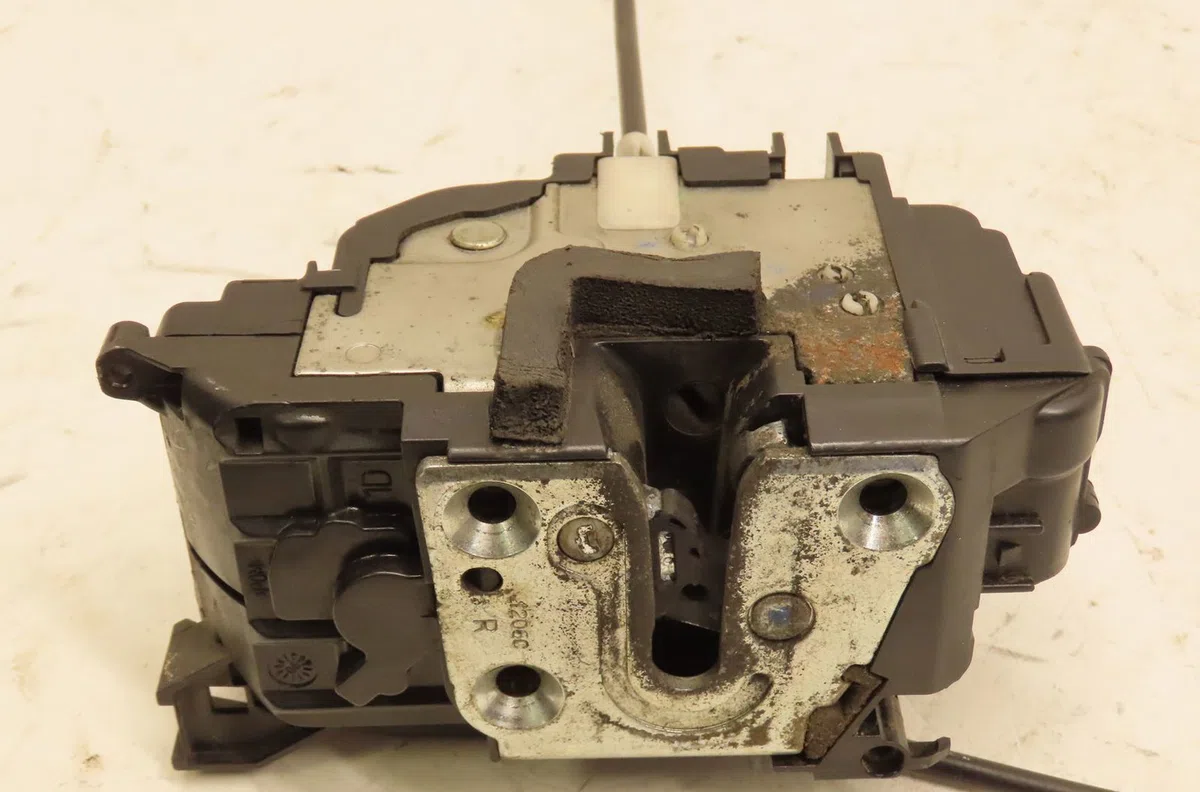 Serrure porte avd Renault CLIO III (BR0-1, CR0-1) 1.5 dci (c-br0g, c-br1g) (2005-2012) 5 portes occasion