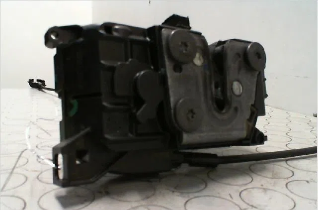 Serrure porte avd RENAULT CLIO III phase 1 ESTATE 01-2008--03-2009 1.5 DCI 85ch occasion