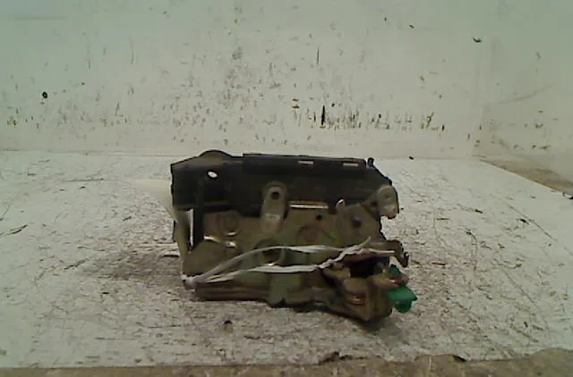 Serrure porte avd Renault EXPRESS Camionnette-Monospace (F40_, G40_) 1.6 d (f404) (1986-1998) occasion
