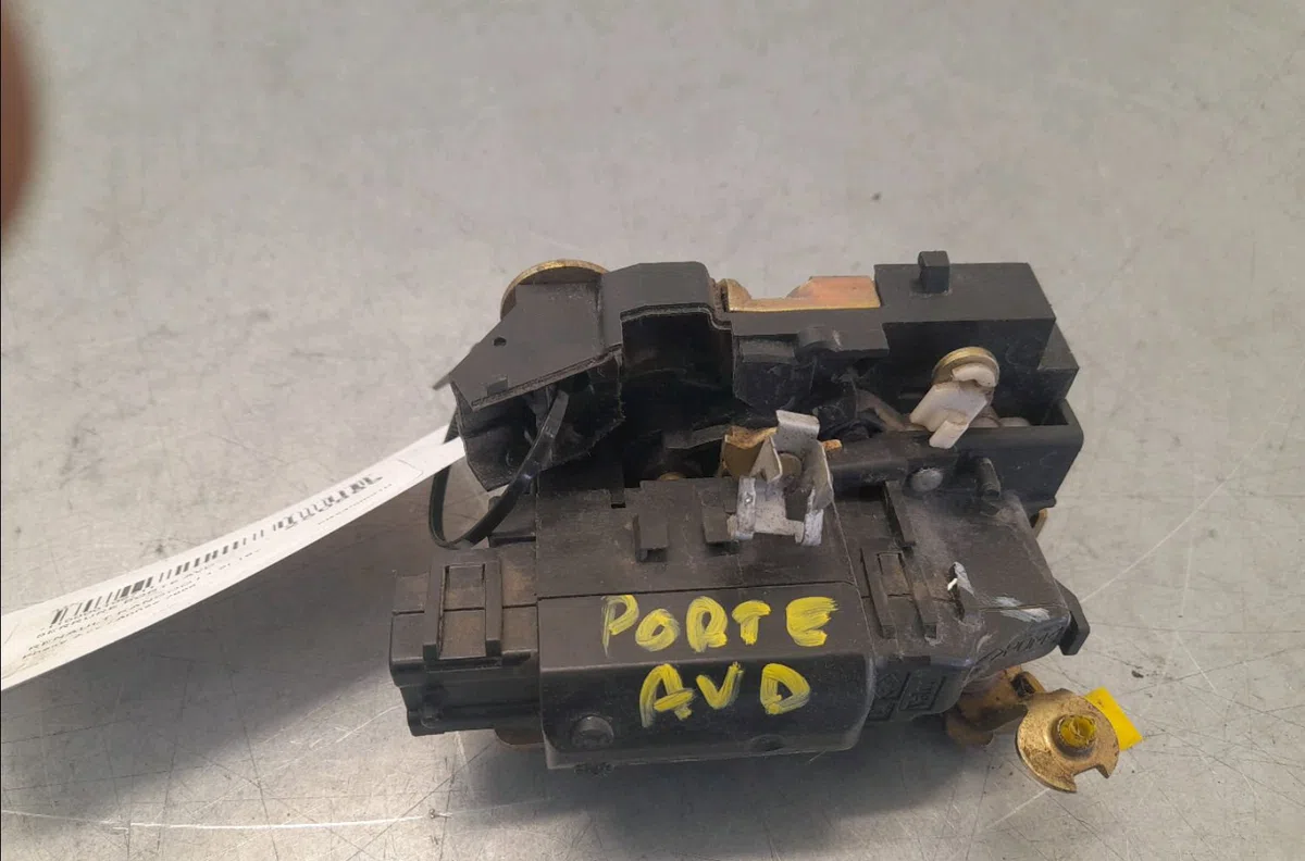 Serrure porte avd Renault KANGOO (KC0-1_) 1.2 16v (kc05, kc06, kc03, kc0t, kc0w, kc1d) (2001) occasion