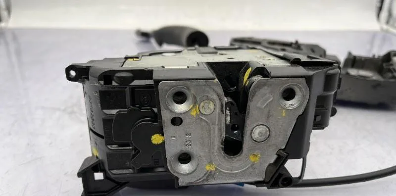Serrure porte avd RENAULT MEGANE 3 PHASE 2 BREAK occasion