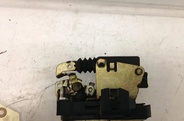 Serrure porte avd Renault MEGANE I Cabriolet (EA0-1_) 1.6 16v (ea04, ea0b, ea11, ea1j) (1999-2003) occasion