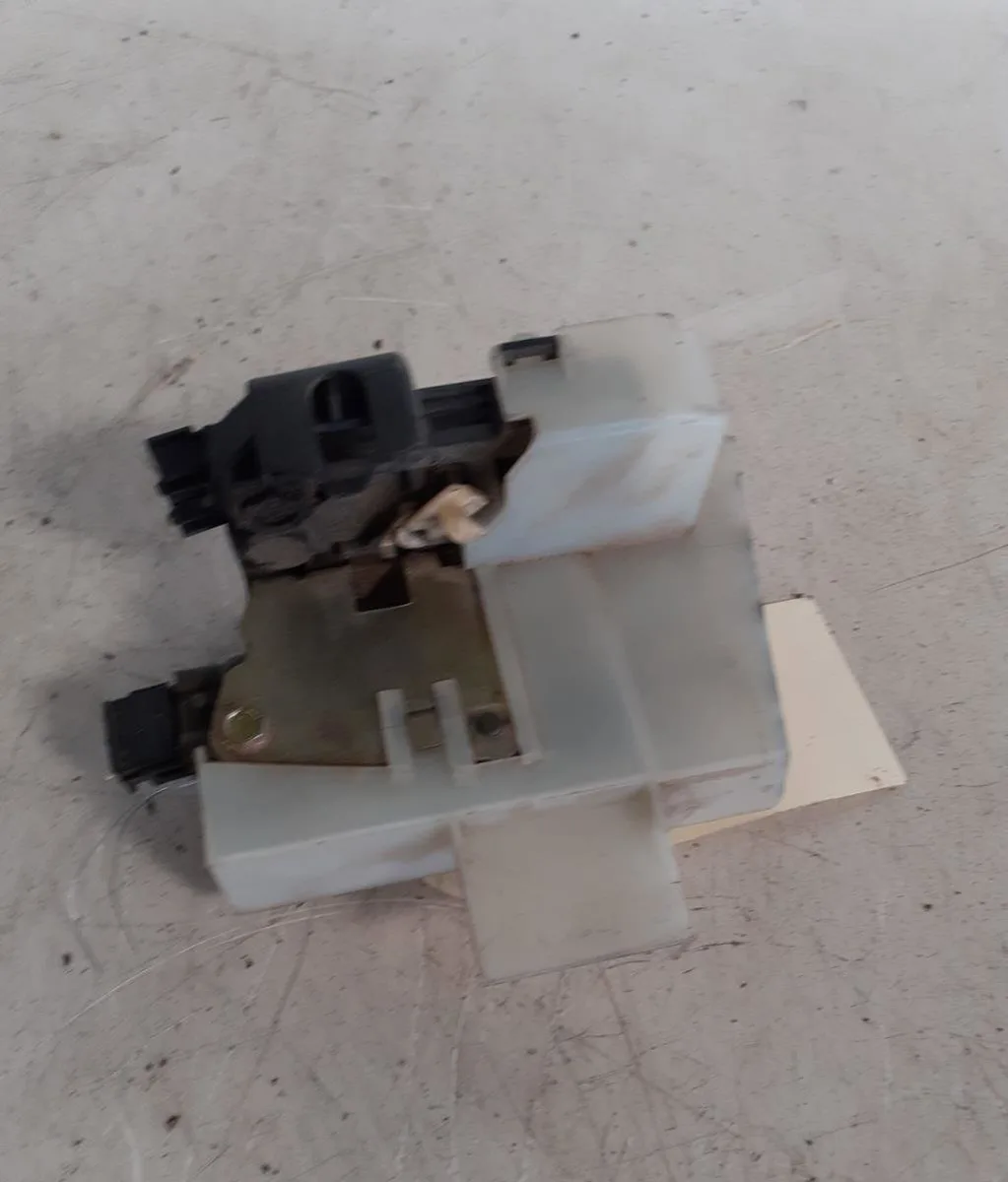 Serrure porte avd Renault MEGANE I Coupé (DA0-1_) 1.6 e (da0f) (1996-1999) occasion