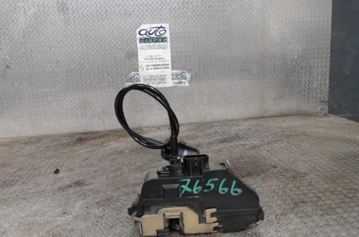 Serrure porte avd Renault MEGANE II A trois volumes (LM0-1_) 1.9 dci (lm0g, lm1g, lm2c) (2003) occasion