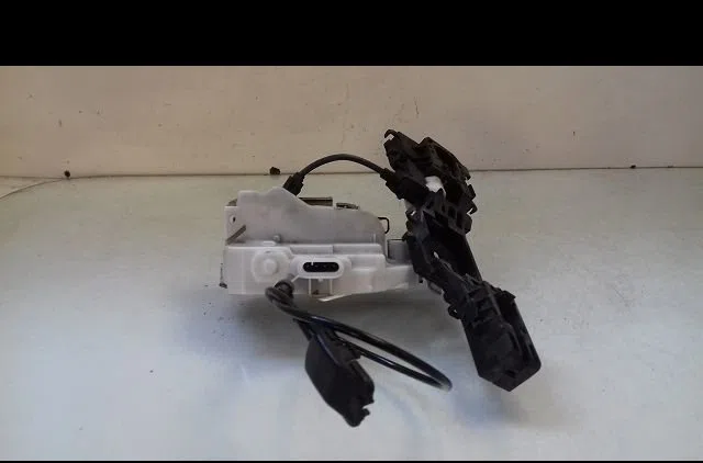 Serrure porte avd Renault MEGANE II Break (KM0-1_) 1.5 dci (km16, km1e) (2005-2008) occasion