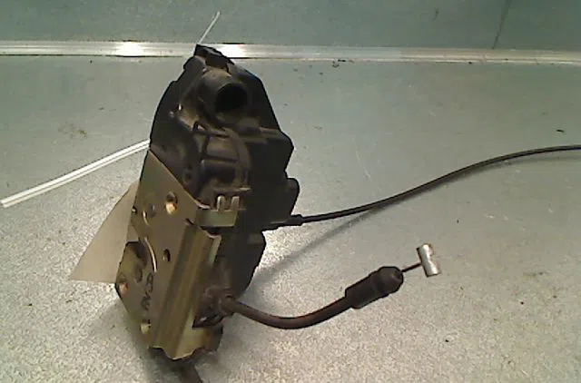 Serrure porte avd RENAULT MEGANE II Phase 1 09-2003--12-2005 occasion