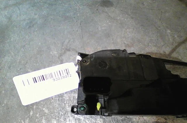 Serrure porte avd Renault MEGANE III 3-5 portes (BZ0-1_, B3_) 1.4 tce (bz0f, bz1v) (2009) occasion