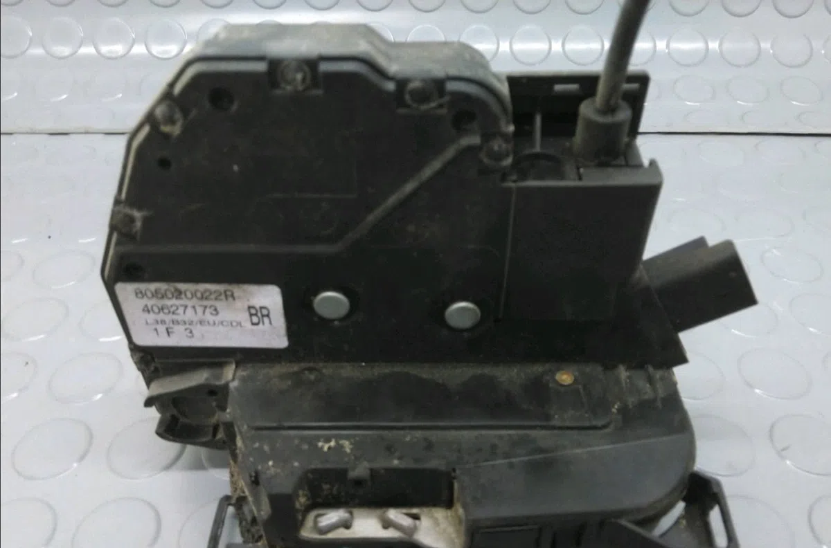 Serrure porte avd Renault MEGANE III 3-5 portes (BZ0-1_, B3_) 1.5 dci (bz09, bz0d, bz1w, bz29, bz14) (2009) 5 portes occ