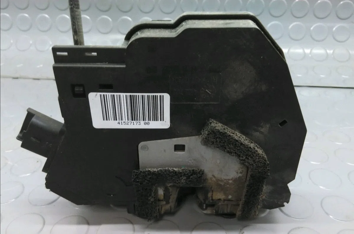 Serrure porte avd Renault MEGANE III 3-5 portes (BZ0-1_, B3_) 1.5 dci (bz09, bz0d, bz1w, bz29, bz14) (2009) 5 portes occ