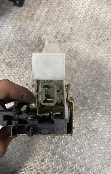 Serrure porte avd Renault MEGANE Scenic (JA0-1_) 1.9 dt (ja0k, ja0y) (1997-1999) occasion