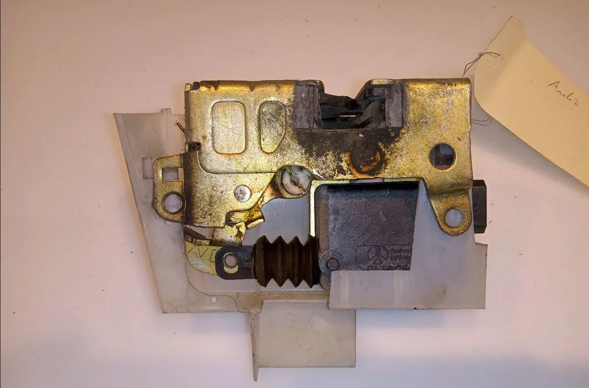 Serrure porte avd Renault MEGANE Scenic (JA0-1_) 1.9 dti (ja0n) (1997-1999) occasion