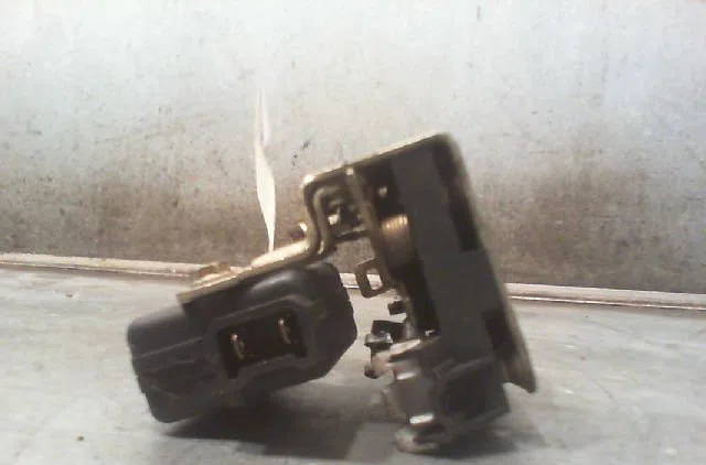Serrure porte avd RENAULT R21 1991 occasion