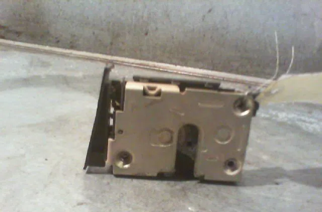 Serrure porte avd RENAULT R5 1996 occasion