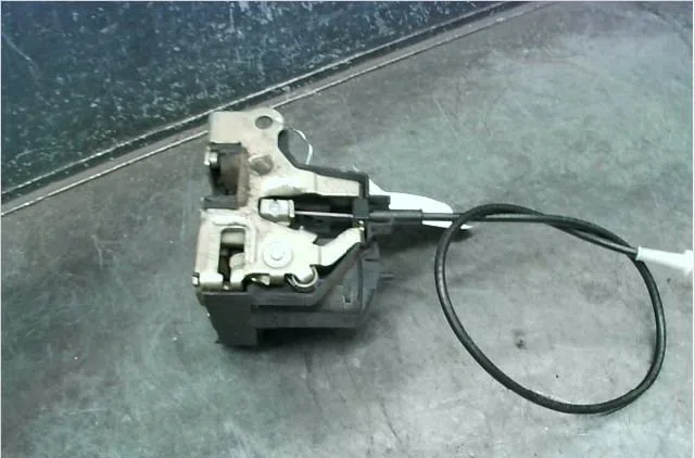 Serrure porte avd Renault SCÉNIC I Monospace (JA0-1_, FA0_) 1.9 dci (ja05, ja1f) (1999-2003) 5 portes occasion
