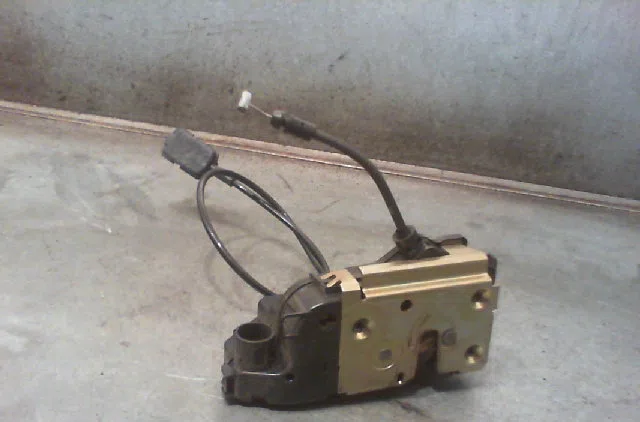 Serrure porte avd RENAULT SCENIC II Phase 1 03-2004--09-2006 occasion