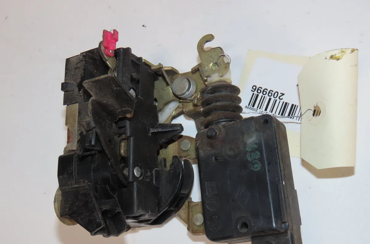 Serrure porte avd Renault TWINGO I (C06_) 1.2 16v (c06c, c06d, c06k) (2001-2007) 3 portes occasion