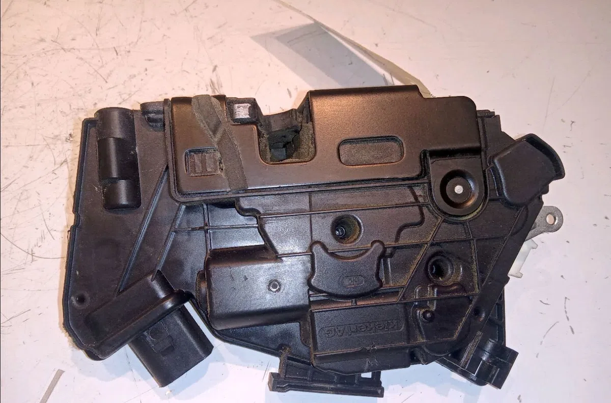 Serrure porte avd Seat IBIZA IV (6J5, 6P1) 1.4 tdi (2008-2010) occasion