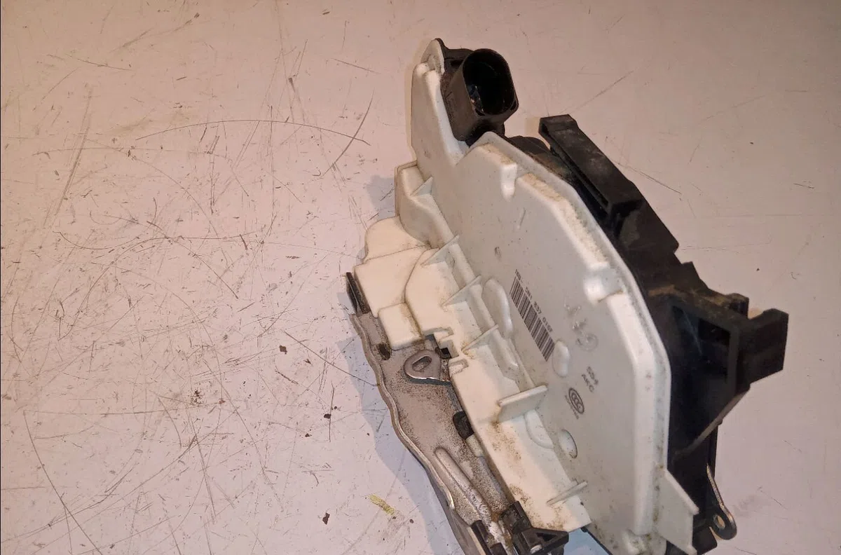 Serrure porte avd Seat IBIZA IV (6J5, 6P1) 1.4 tdi (2008-2010) occasion