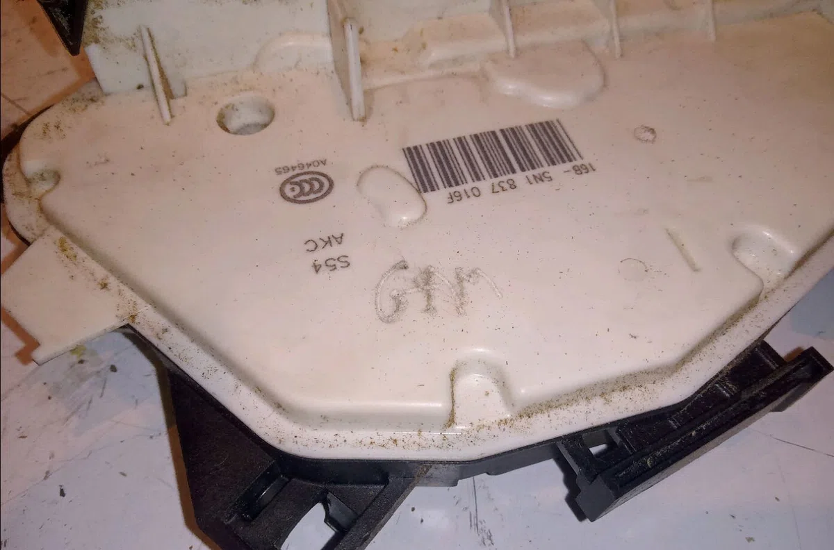 Serrure porte avd Seat IBIZA IV (6J5, 6P1) 1.4 tdi (2008-2010) occasion