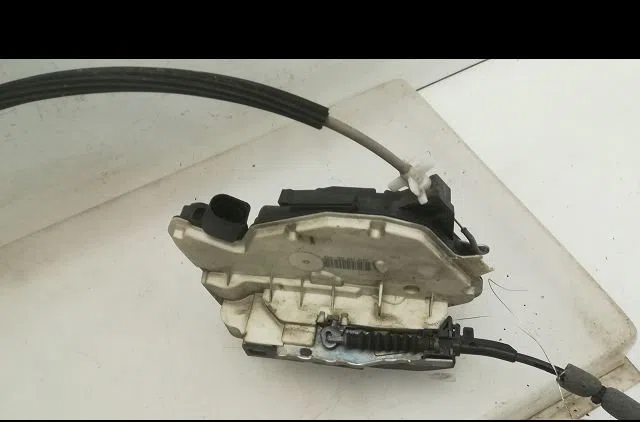 Serrure porte avd Seat IBIZA IV SC (6J1, 6P5) 1.4 tdi (2008-2010) occasion
