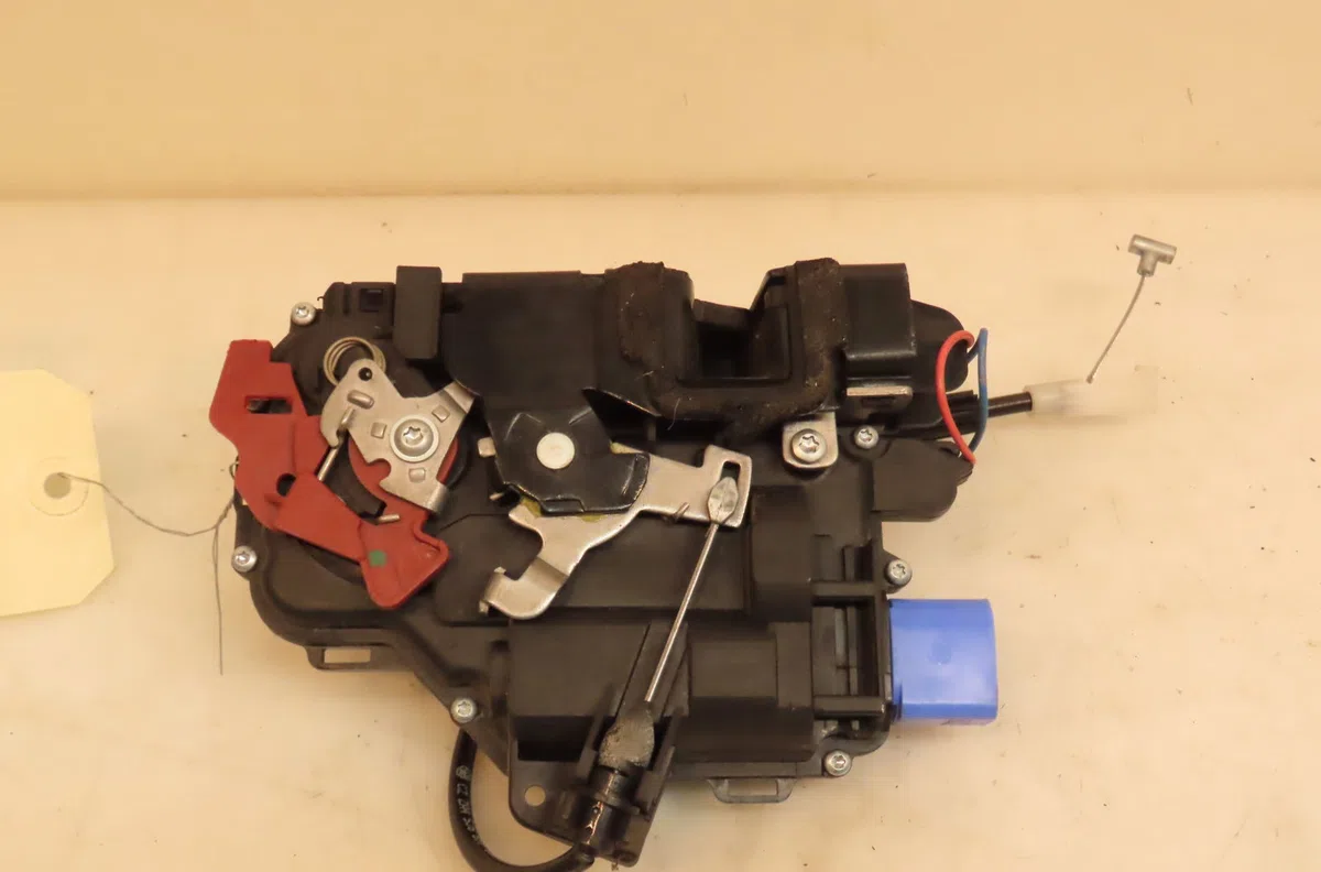 Serrure porte avd Skoda FABIA II (542) 1.2 (2006-2014) occasion