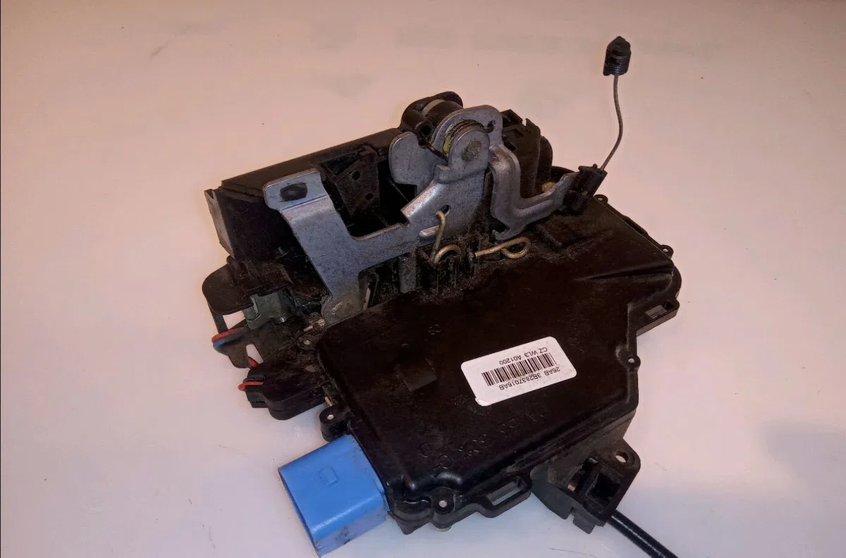 Serrure porte avd Skoda FABIA II (542) 1.4 tdi (2007-2010) occasion