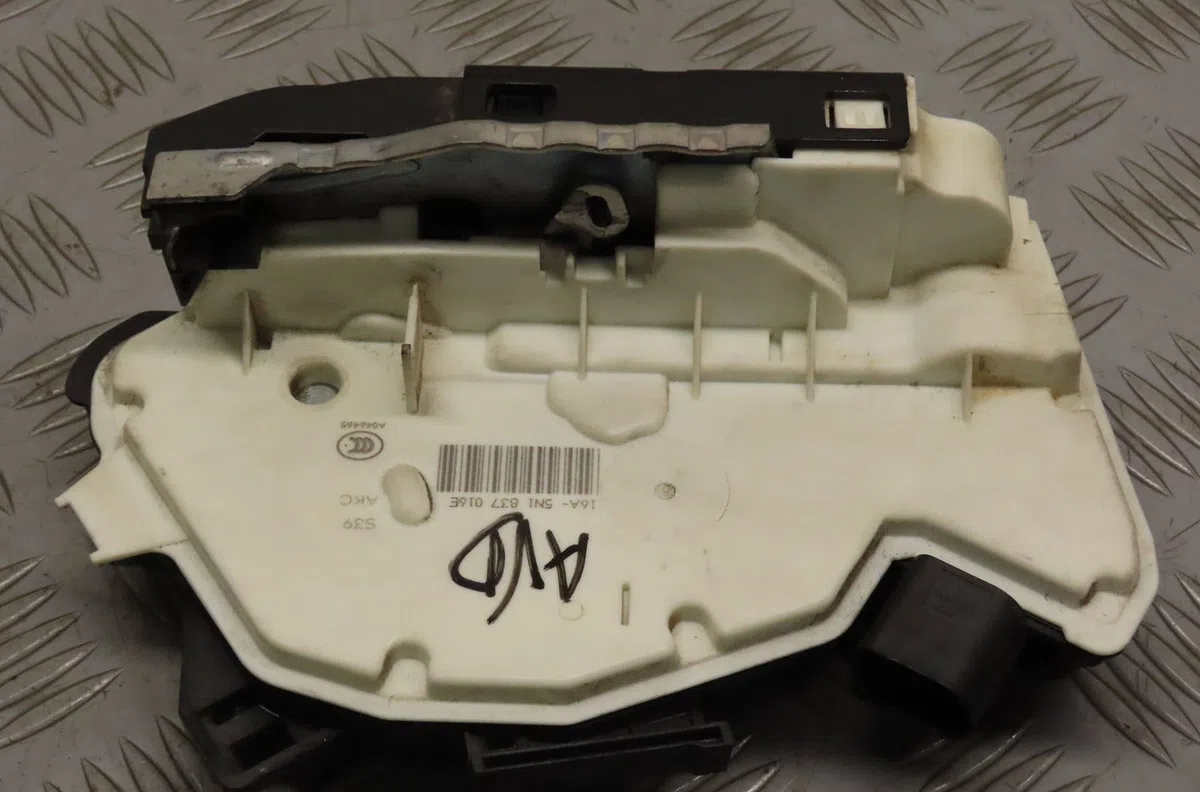 Serrure porte avd Skoda FABIA II (542) 1.6 tdi (2010-2014) occasion