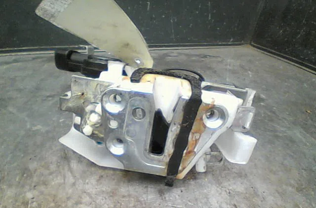 Serrure porte avd Suzuki ALTO VII (GF) 1.0 (amf310) (2009) occasion