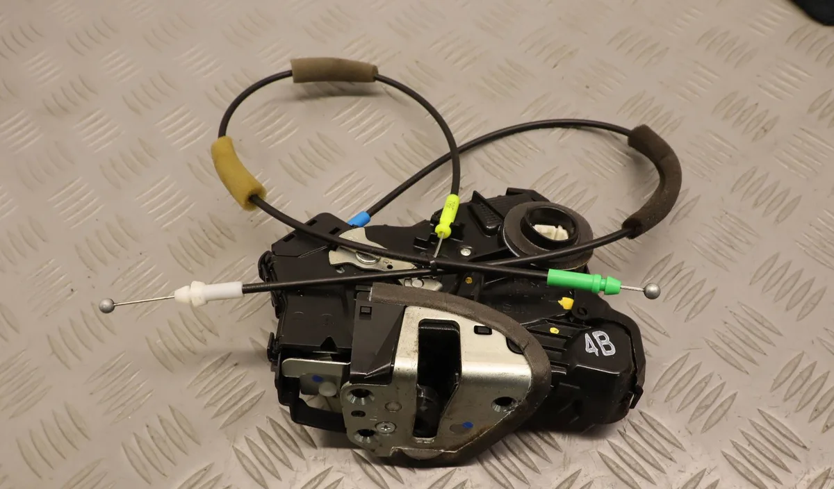 Serrure porte avd Toyota AVENSIS Break (_T27_) 2.0 d-4d (adt270_) (2011-2018) occasion