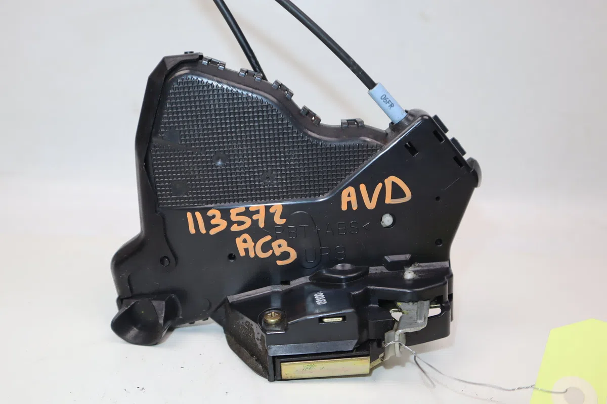 Serrure porte avd Toyota COROLLA (_E12_) 2.0 d-4d (cde120r_, cde120l_) (2002-2006) occasion