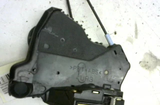 Serrure porte avd Toyota COROLLA (_E12_) 2.0 d-4d (cde120r_, cde120l_) (2002-2006) occasion