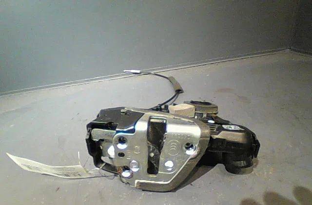 Serrure porte avd TOYOTA COROLLA VERSO II phase 2 06-2007--05-2009 occasion