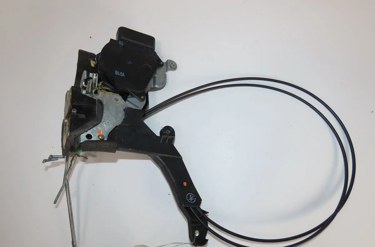 Serrure porte avd Toyota RAV 4 II (_A2_) 2.0 4wd (aca21, aca20) (2000-2005) occasion